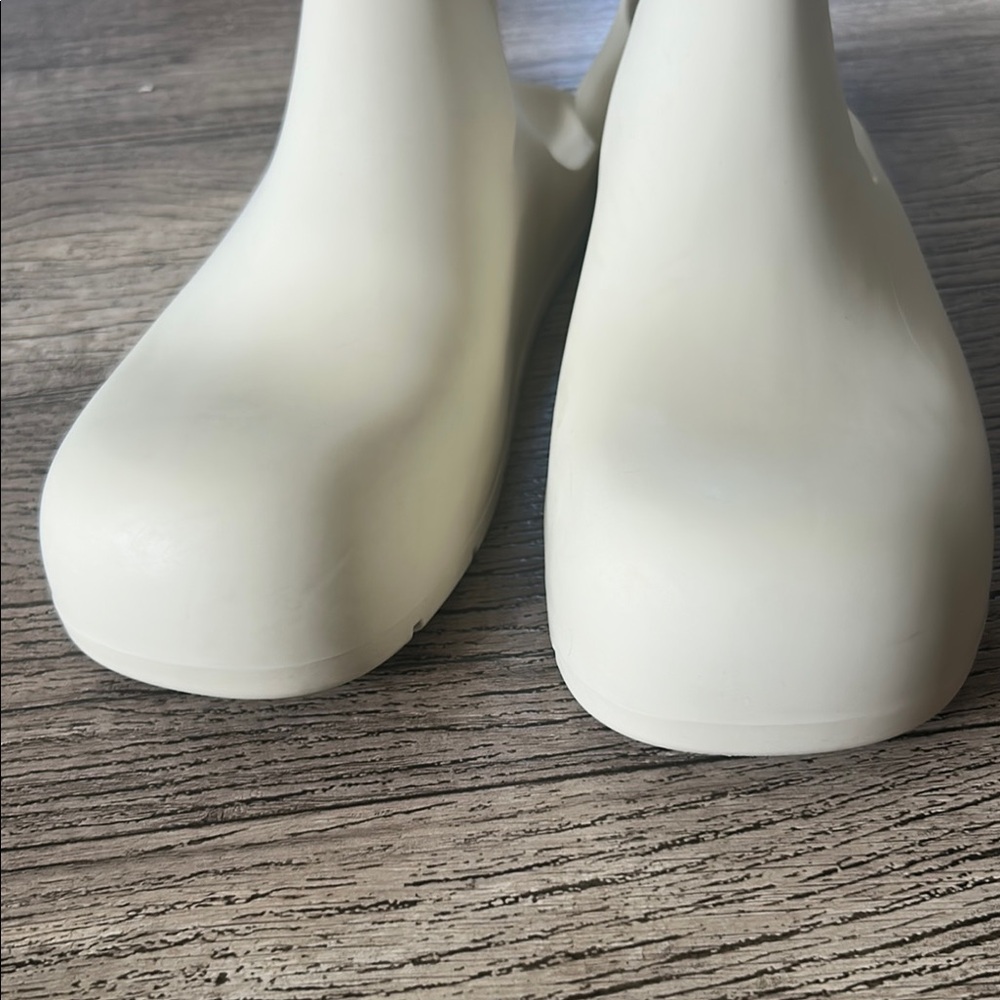 Bottega Veneta Clogs - Picture 8 of 17